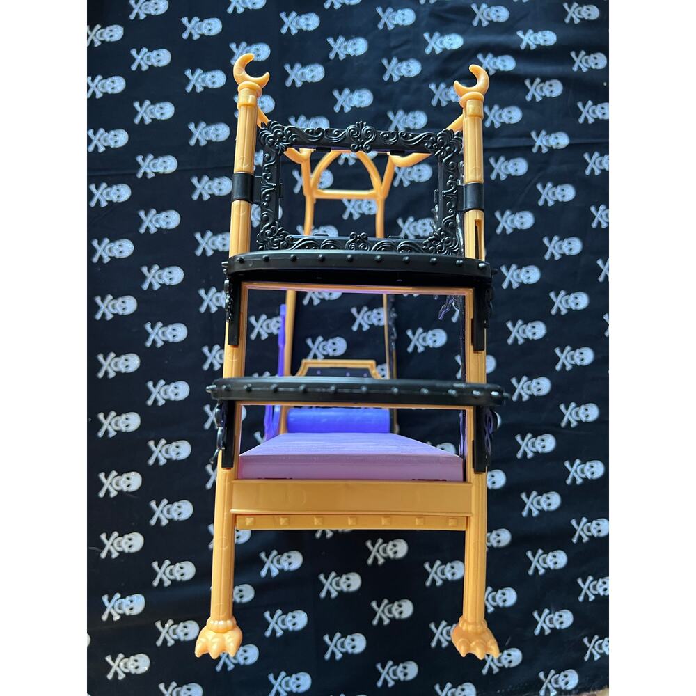 Clawdeen Monster High Canopy Style Bed - Picture 4 of 6